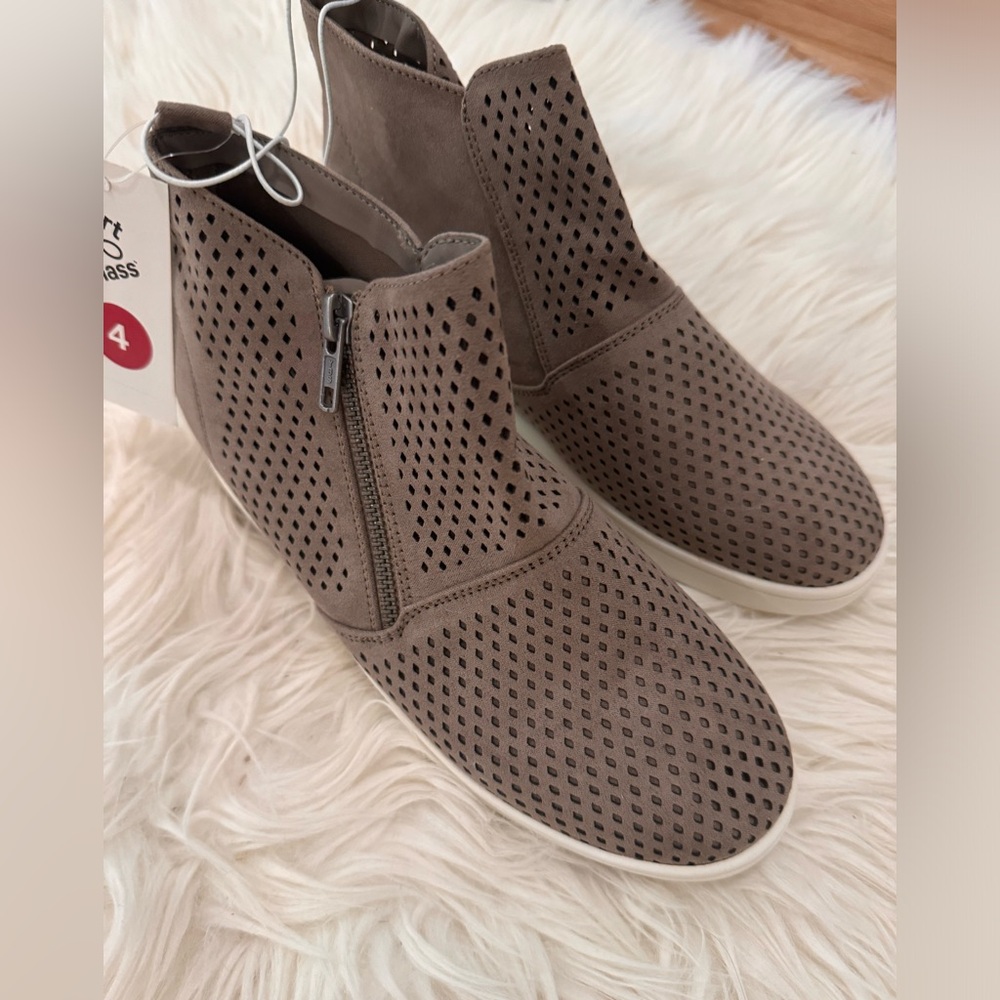 Girls boots